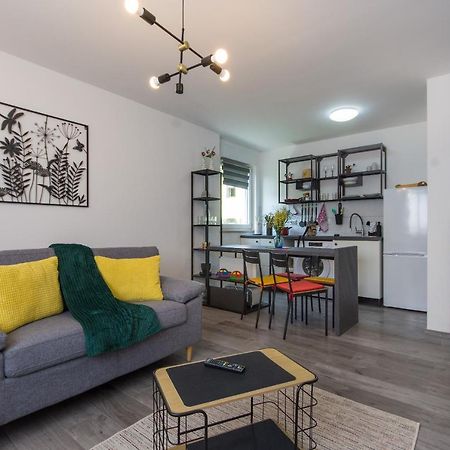 Apartment Retiro Pula Ngoại thất bức ảnh